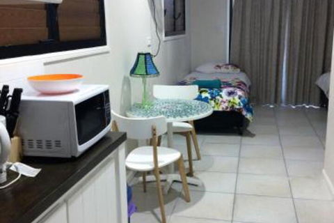 Inner City Granny Flat - Accommodation in Surfers Paradise 0