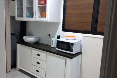 Inner City Granny Flat - Accommodation in Surfers Paradise 6