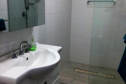 Inner City Granny Flat - Accommodation in Surfers Paradise 3