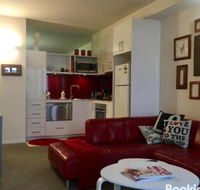 Quiet Laneway Apartment Near Bourke St. Mall - Accommodation in Surfers Paradise