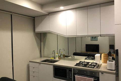 Elegant Modern Apartment In Central Melbourne - Accommodation in Surfers Paradise 2