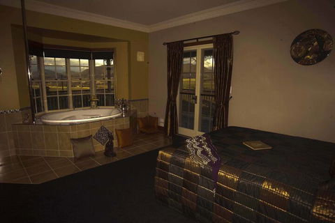R On The Downs BnB & Spa Cottages - Accommodation in Surfers Paradise 7
