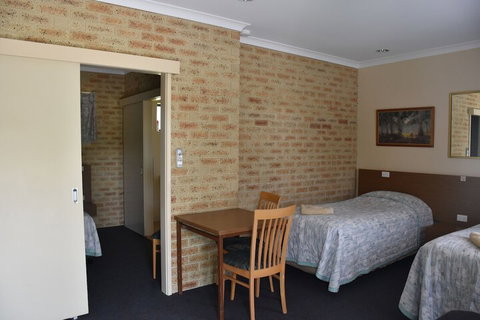 Valley Views Motel & Chalets - Accommodation in Surfers Paradise 2