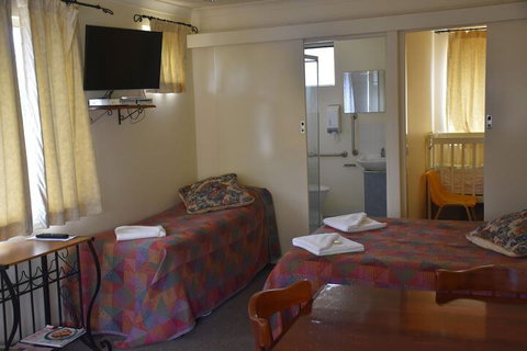 Valley Views Motel & Chalets - Accommodation in Surfers Paradise 1