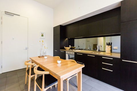 GEORGE, 1BDR North Melbourne Apartment - Accommodation in Surfers Paradise 3