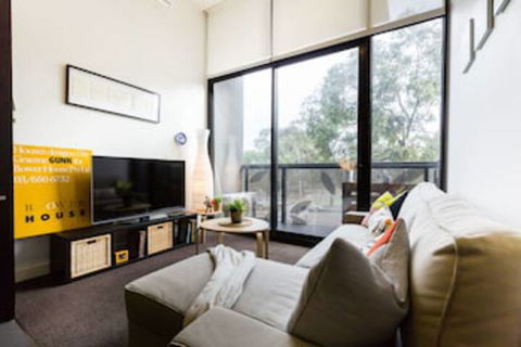 GEORGE, 1BDR North Melbourne Apartment - Accommodation in Surfers Paradise 0