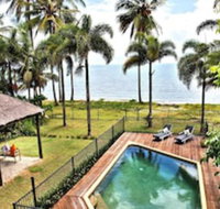 Absolute BeachFront Bliss  Newell Beach - Accommodation in Surfers Paradise