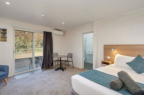 Gundagai Tourist Suites - Accommodation in Surfers Paradise 2