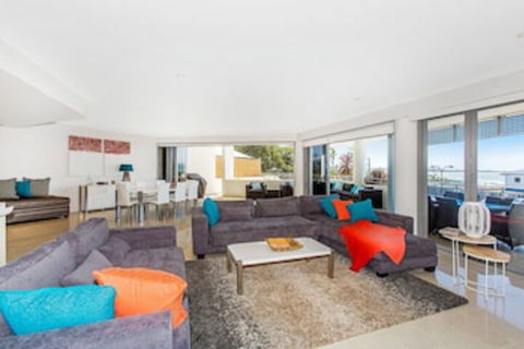 KINGSCLIFF OCEAN FRONT TERRACE 4 - Accommodation in Surfers Paradise 0