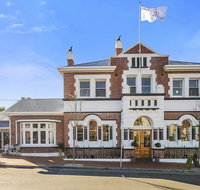 Cygnet Old Bank B  B Cafe  Gift Store - Accommodation in Surfers Paradise