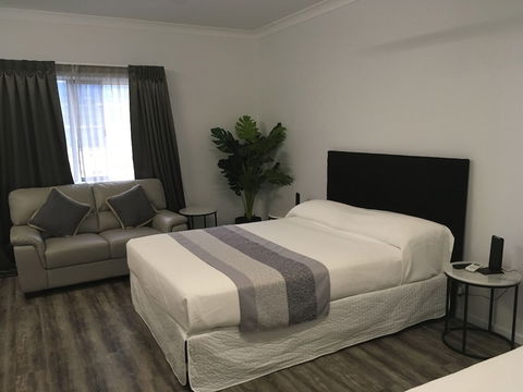 Escape On Lake - Accommodation in Surfers Paradise 5