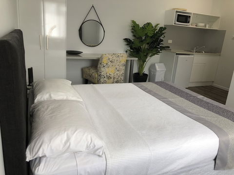 Escape On Lake - Accommodation in Surfers Paradise 4