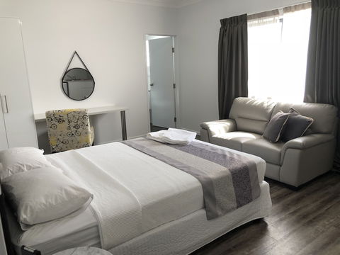 Escape On Lake - Accommodation in Surfers Paradise 1