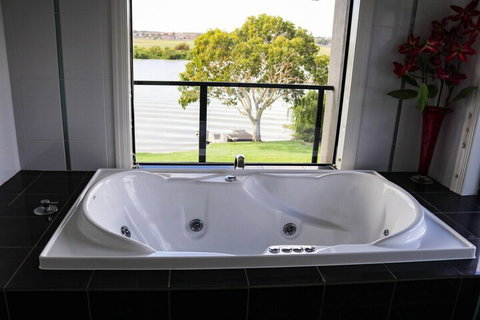 River Devine Murray Bridge - Accommodation in Surfers Paradise 3