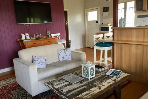 Boonah Cottage - Accommodation in Surfers Paradise 6