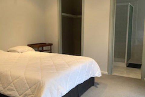 Xcape At The Cape - Accommodation in Surfers Paradise 5