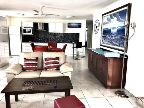 Cairns Apartment Esplanade Ocean Views - Accommodation in Surfers Paradise 3