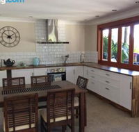 Takura Heights Modern Country Apartment with Pool Access - Accommodation in Surfers Paradise