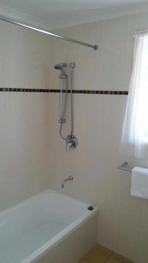 Armidale Pines Motel - Accommodation in Surfers Paradise 5