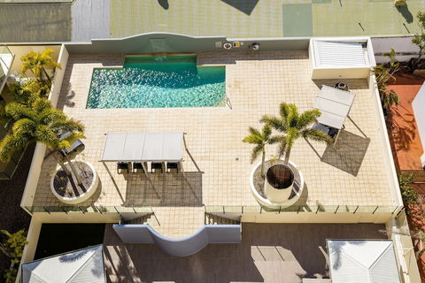Jack & Newell Holiday Apartments - Accommodation in Surfers Paradise 2
