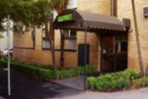 George Powlett Apartments - Accommodation in Surfers Paradise 0