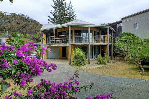 FAR SHORE - Accommodation in Surfers Paradise 4