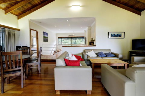 FAR SHORE - Accommodation in Surfers Paradise 2