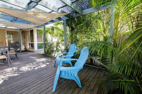 FRANGIPANI BEACH HOUSE PET FRIENDLY 22 Belbourie Cres Boomerang Beach - Accommodation in Surfers Paradise 5