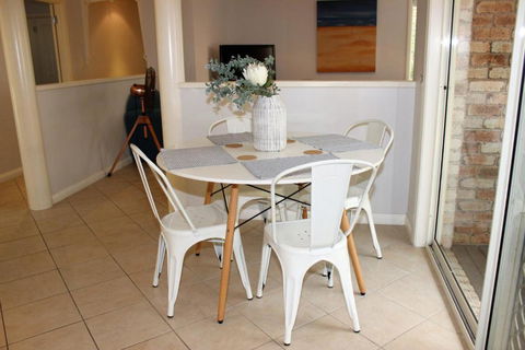FRANGIPANI BEACH HOUSE PET FRIENDLY 22 Belbourie Cres Boomerang Beach - Accommodation in Surfers Paradise 3