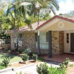 FRANGIPANI BEACH HOUSE PET FRIENDLY 22 Belbourie Cres Boomerang Beach - Accommodation in Surfers Paradise 0