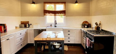 Galway - Accommodation in Surfers Paradise 4