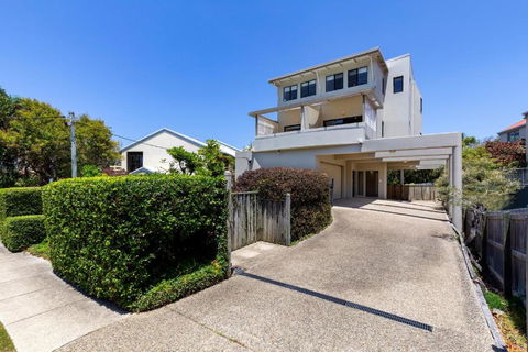 Wake Up To Ocean Views In Stylish Comfort - Accommodation in Surfers Paradise 7