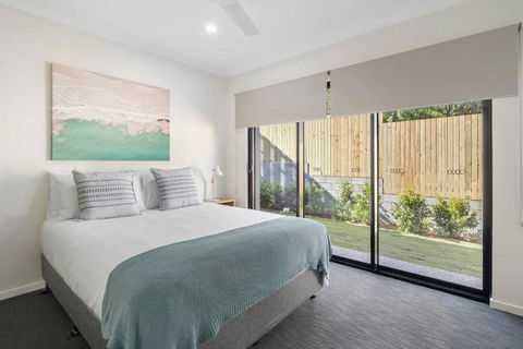 WHITSUNDAY Brand New Townhouse Close To Boardwalk - Accommodation in Surfers Paradise 3