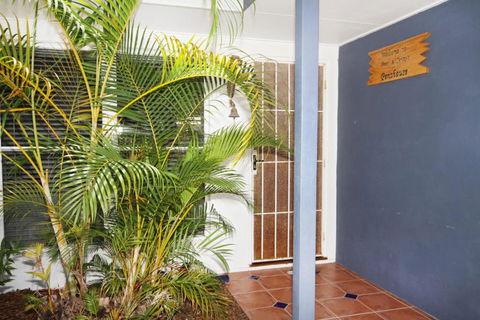 FANTASTIC HOLIDAY UNIT In A PERFECT LOCATION - Accommodation in Surfers Paradise 2