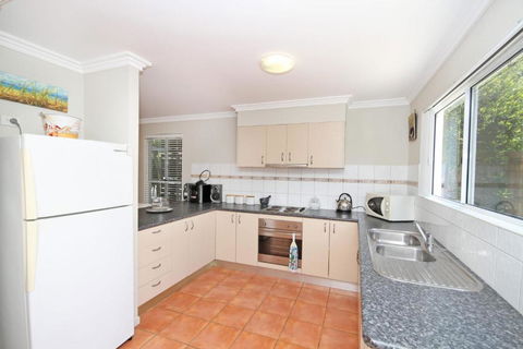 FANTASTIC HOLIDAY UNIT In A PERFECT LOCATION - Accommodation in Surfers Paradise 6