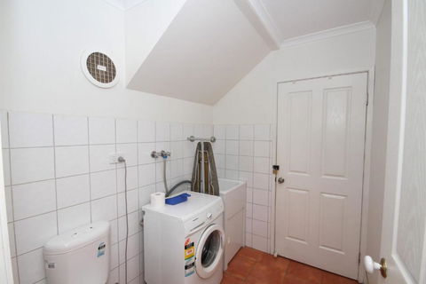 FANTASTIC HOLIDAY UNIT In A PERFECT LOCATION - Accommodation in Surfers Paradise 4