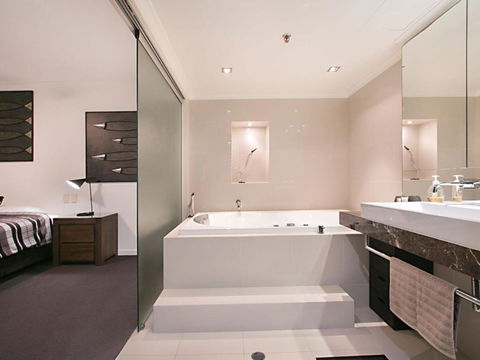 Seascape Apartments Unit 1201A Luxury Apartment With Views Of The Gold Coast & Hinterland - Accommodation in Surfers Paradise 6