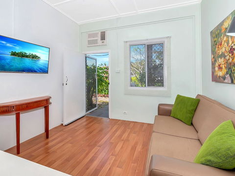 Easy Going Holiday Unit On McKenzie MK5 - Accommodation in Surfers Paradise 4