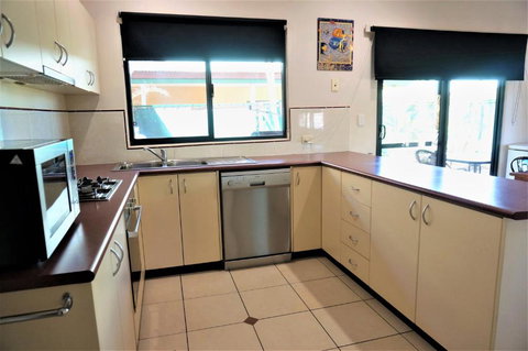Ningaloo Breeze Villa 9 3 Bedroom Fully Self Contained Holiday Accommodation - Accommodation in Surfers Paradise 6