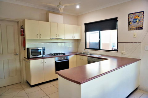 Ningaloo Breeze Villa 9 3 Bedroom Fully Self Contained Holiday Accommodation - Accommodation in Surfers Paradise 3