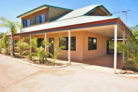 Ningaloo Breeze Villa 9 3 Bedroom Fully Self Contained Holiday Accommodation - Accommodation in Surfers Paradise 7