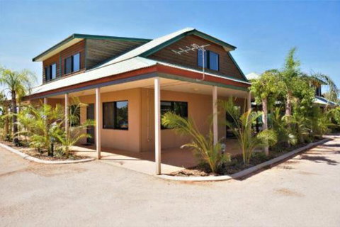 Ningaloo Breeze Villa 9 3 Bedroom Fully Self Contained Holiday Accommodation - Accommodation in Surfers Paradise 0