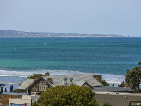 WATERFRONT THREE In The Heart Of Lorne - Accommodation in Surfers Paradise 6