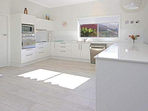 Fairwater In Mollymook - Accommodation in Surfers Paradise 3