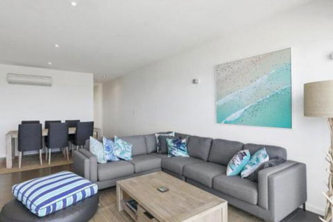 WATERFRONT SEVEN In The Heart Of Lorne - Accommodation in Surfers Paradise 7