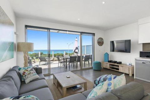 WATERFRONT SEVEN In The Heart Of Lorne - Accommodation in Surfers Paradise 2