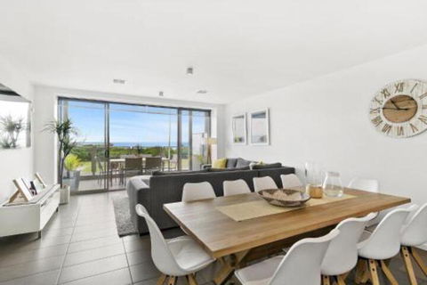 WATERFRONT TWO Position Perfect NEW LISTING 2019 - Accommodation in Surfers Paradise 5