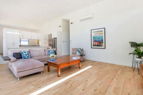 PALM COURT RETREAT MORNINGTON - Accommodation in Surfers Paradise 4