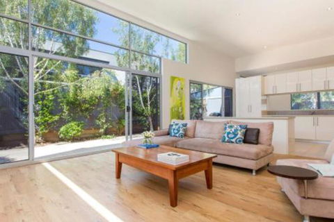 PALM COURT RETREAT MORNINGTON - Accommodation in Surfers Paradise 5