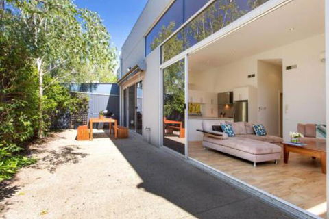 PALM COURT RETREAT MORNINGTON - Accommodation in Surfers Paradise 7